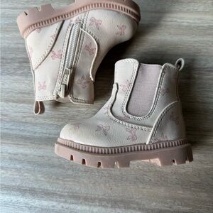 Toddler Pink Boots with Bow Pattern
